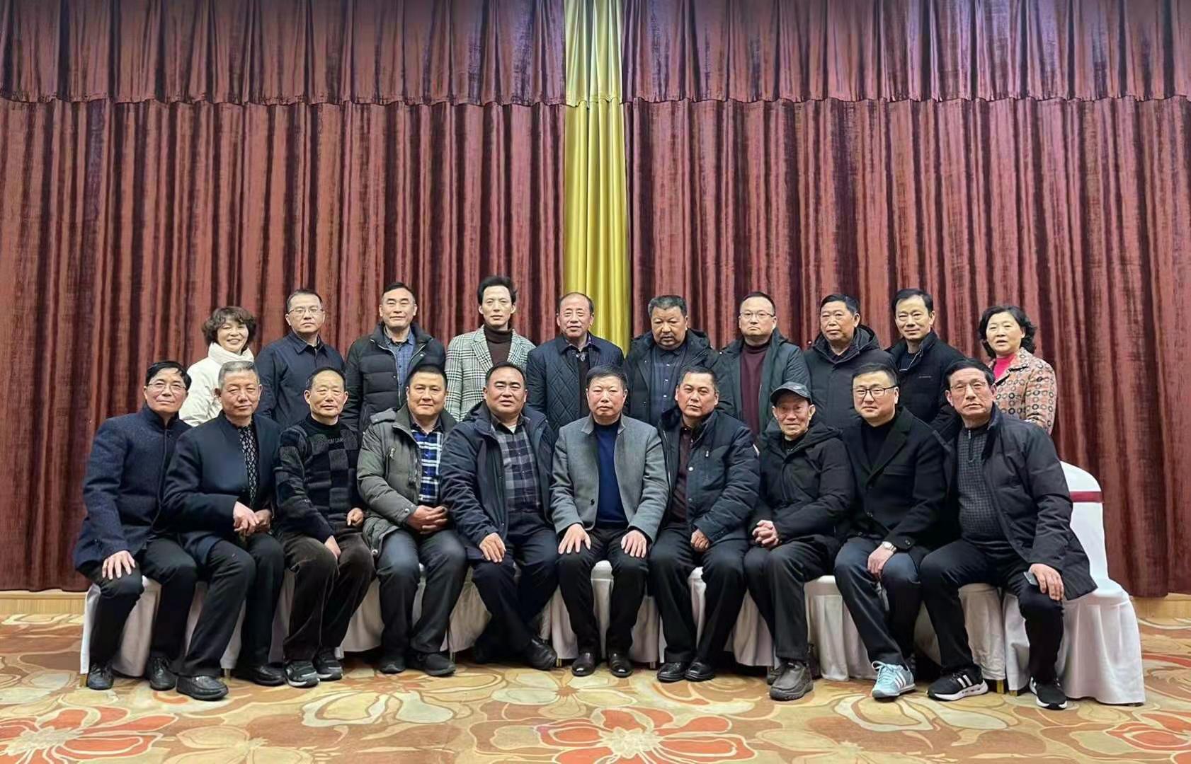 金湖杨氏祠堂管委会新年座谈会留影.jpg